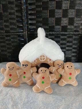 Plush Gingerbread House With 5 Gingerbread Men Christmas